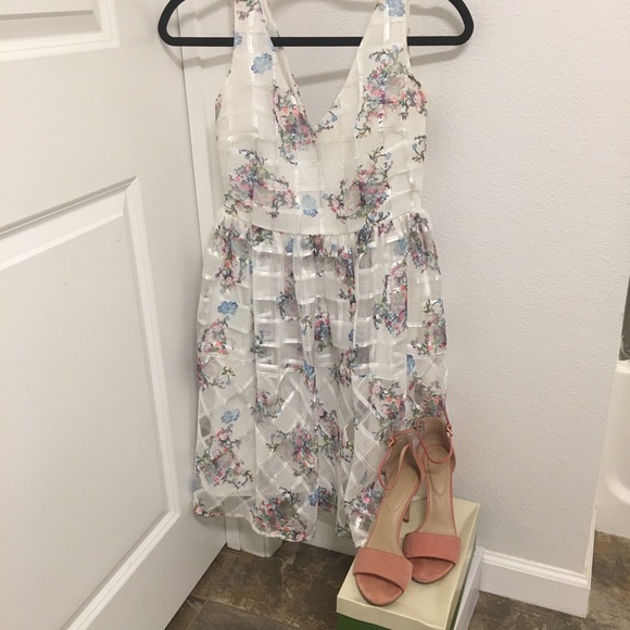 ✨ Moving sale 🚗- Anthropologie Maeve Peony Floral dress, Size 0 - Picture 6 of 10